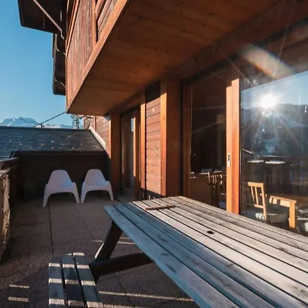 On Bus Route - Spacious - Sleeps 8 펜션 모르진