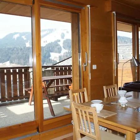 On Bus Route - Spacious - Sleeps 8 펜션