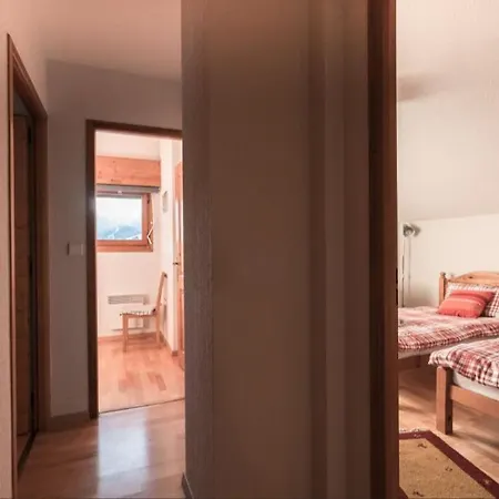 Semesterbostad On Bus Route - Spacious - Sleeps 8