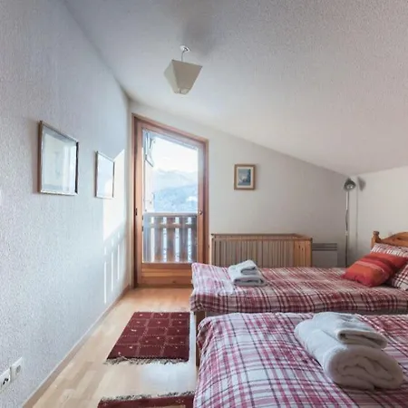 On Bus Route - Spacious - Sleeps 8 * Morzine